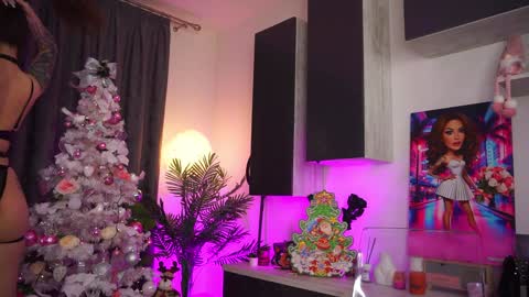 Snapshot of roshen_amira chatting on 12.24.24 Amii online show from 12.24.24