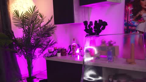 Snapshot of roshen_amira chatting on 01.08.25 Amii online show from 01.08.25