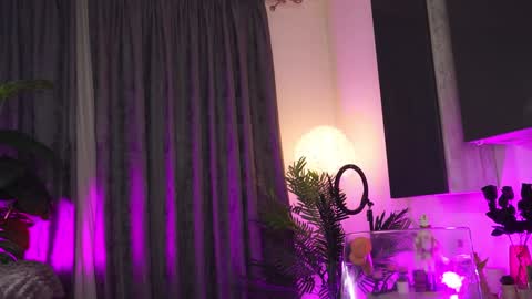 Snapshot of roshen_amira chatting on 01.22.25 Amii online show from 01.22.25