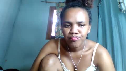 Snapshot of rosia22 chatting on 09.25.25 rosia22 online show from 09.25.25