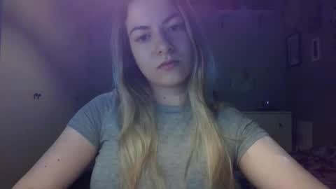 Snapshot of rosie_june chatting on 04.21.26 Rosie online show from 04.21.26