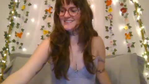 Snapshot of rosie_woods chatting on 10.15.25 rosie_woods online show from 10.15.25