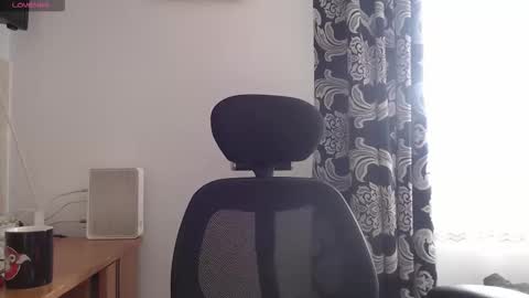 Snapshot of rosiehayes chatting on 11.17.25 RosieHayes online show from 11.17.25