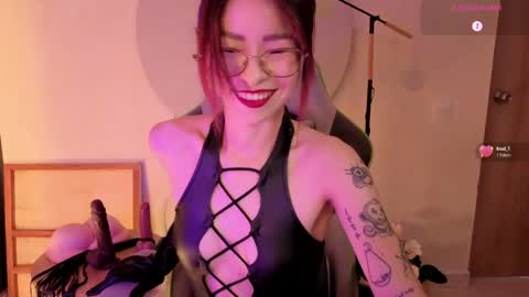 Snapshot of rosse_98_ chatting on 04.05.26 Miss Rosse online show from 04.05.26