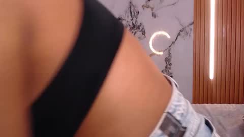 Rossi Hill online show from 01.05.26