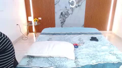 Rossi Hill online show from 03.08.26