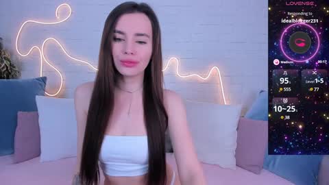 Snapshot of rossy_babe_ chatting on 01.22.25 Rossy online show from 01.22.25