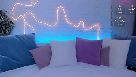 Snapshot of rossy_babe_ chatting on 10.17.25 Rossy online show from 10.17.25