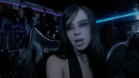 Snapshot of rotten_dreams chatting on 02.24.25 rot online show from 02.24.25