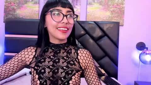 Snapshot of roulyy chatting on 01.11.25 JESSY ROULY online show from 01.11.25