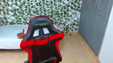 Snapshot of rous_55 chatting on 10.16.25 Rous online show from 10.16.25