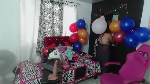 Snapshot of rous_kinky chatting on 04.29.26 rous_kinky online show from 04.29.26