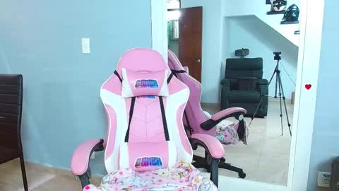 Snapshot of rousebonnett chatting on 02.12.25 ROUSE  online show from 02.12.25