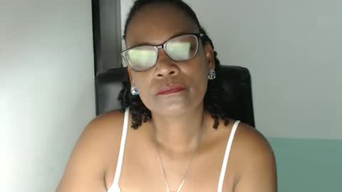Snapshot of roushlove chatting on 04.27.26 luxa online show from 04.27.26