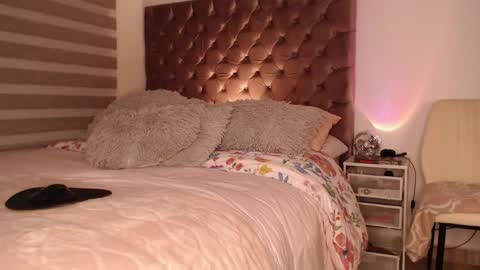 Rouss marie henao  online show from 04.14.26