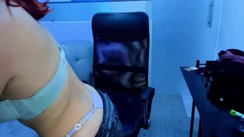 Snapshot of roussehills chatting on 01.05.26 roussehills online show from 01.05.26