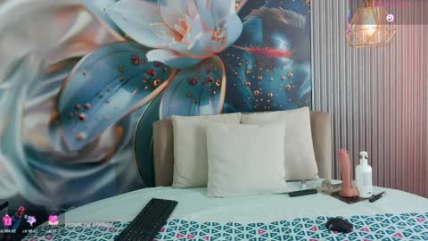 Snapshot of rouxinferno_cr chatting on 04.08.26 rouxinferno_cr online show from 04.08.26