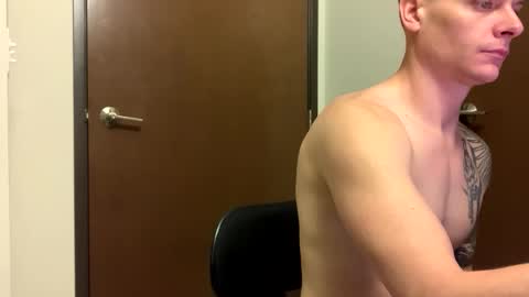 Snapshot of roverone89 chatting on 03.03.26 roverone89 online show from 03.03.26