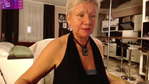 Snapshot of roxana_brooks chatting on 12.13.24 Roxana online show from 12.13.24