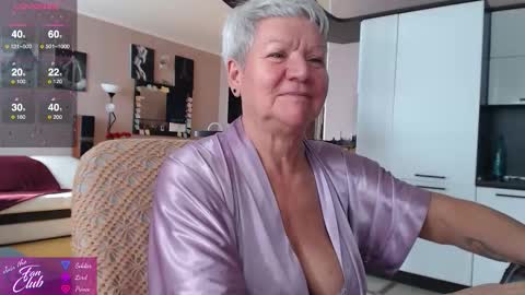 Snapshot of roxana_brooks chatting on 10.01.25 Roxana online show from 10.01.25