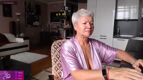 Snapshot of roxana_brooks chatting on 06.27.26 Roxana online show from 06.27.26