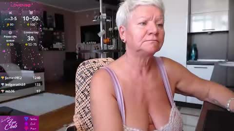 Snapshot of roxana_brooks chatting on 07.18.26 Roxana online show from 07.18.26