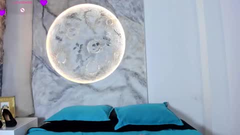 roxanaborns online show from 11.23.25