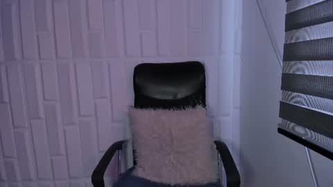 Snapshot of roxanebrown chatting on 06.17.26 roxanebrown online show from 06.17.26