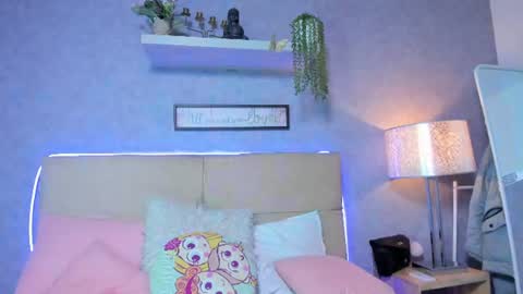Snapshot of roxanebrown chatting on 07.14.26 roxanebrown online show from 07.14.26
