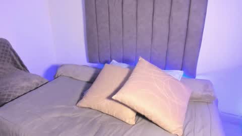 Roxane online show from 11.23.25