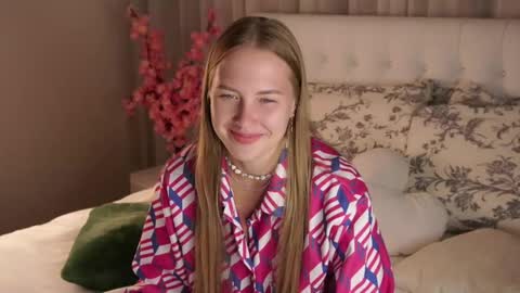 Anna Lokiss online show from 09.15.25