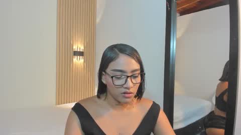 roxanerichie  online show from 12.04.25