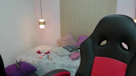 roxanerichie  online show from 12.15.25