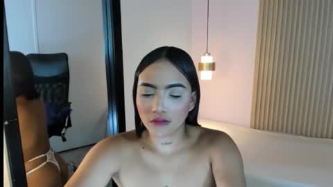 roxanerichie  online show from 12.15.25