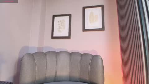 Snapshot of roxanna_moore2 chatting on 05.29.26 Roxanna online show from 05.29.26