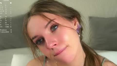 Snapshot of roxannastoo chatting on 10.22.25 roxannastoo online show from 10.22.25