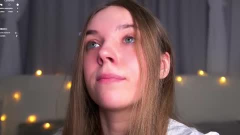 Snapshot of roxannastoo chatting on 12.22.25 roxannastoo online show from 12.22.25