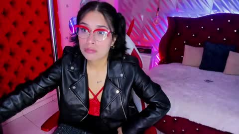 Snapshot of roxanne_han chatting on 04.22.26 roxanne_han online show from 04.22.26