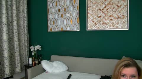 Snapshot of roxanne_joy chatting on 02.22.26 Roxanne online show from 02.22.26