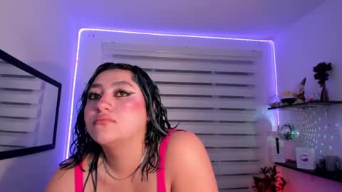 Snapshot of roxanne_morelli chatting on 07.23.26 roxanne online show from 07.23.26