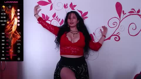 Snapshot of roxanne_summers2 chatting on 09.15.25 Roxanne Summers online show from 09.15.25