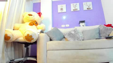 Roxanne evans   Schedule 700 -1400GTM-5 online show from 02.19.25