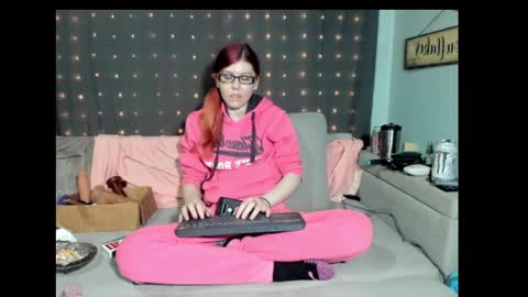 roxihazeleyes online show from 03.02.25