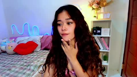 Snapshot of roxxy_blossom chatting on 07.25.26 roxxy_blossom online show from 07.25.26