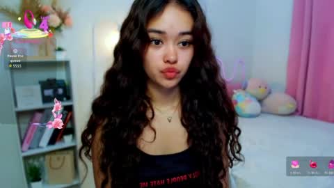 Snapshot of roxxy_blossom chatting on 07.28.26 roxxy_blossom online show from 07.28.26