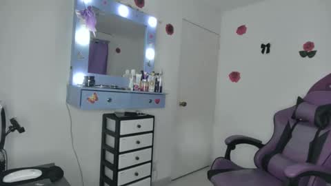 Snapshot of roxy_lu_07 chatting on 05.17.26 Roxy online show from 05.17.26