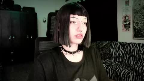 Roxy Independient model Help me to reach 50 thumbs up online show from 02.24.26