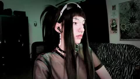 Roxy Independient model Help me to reach 50 thumbs up online show from 03.25.26