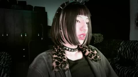 Snapshot of roxy_toxic chatting on 05.11.26 Roxy Independient model Help me to reach 50 thumbs up online show from 05.11.26