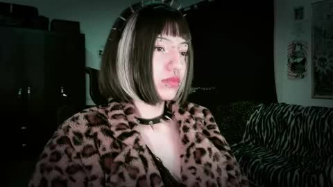 Snapshot of roxy_toxic chatting on 05.14.26 Roxy Independient model Help me to reach 50 thumbs up online show from 05.14.26